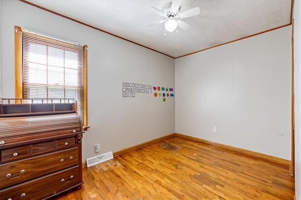 4905 Oakland Avenue — photo 9