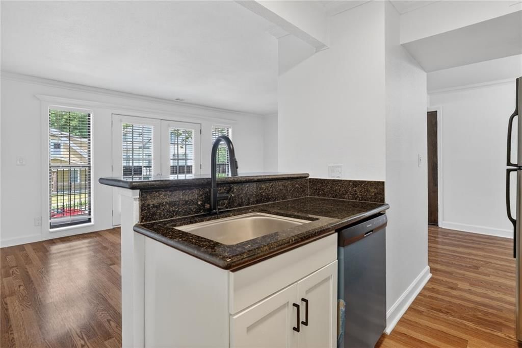4727 Jarboe Street — photo 3