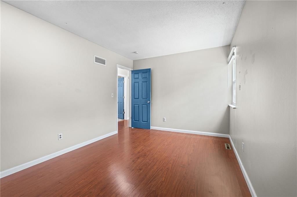 11230 College Avenue — photo 16