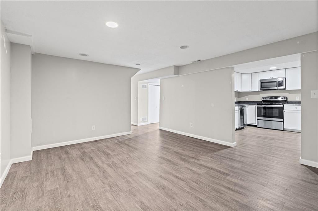 11230 College Avenue — photo 24