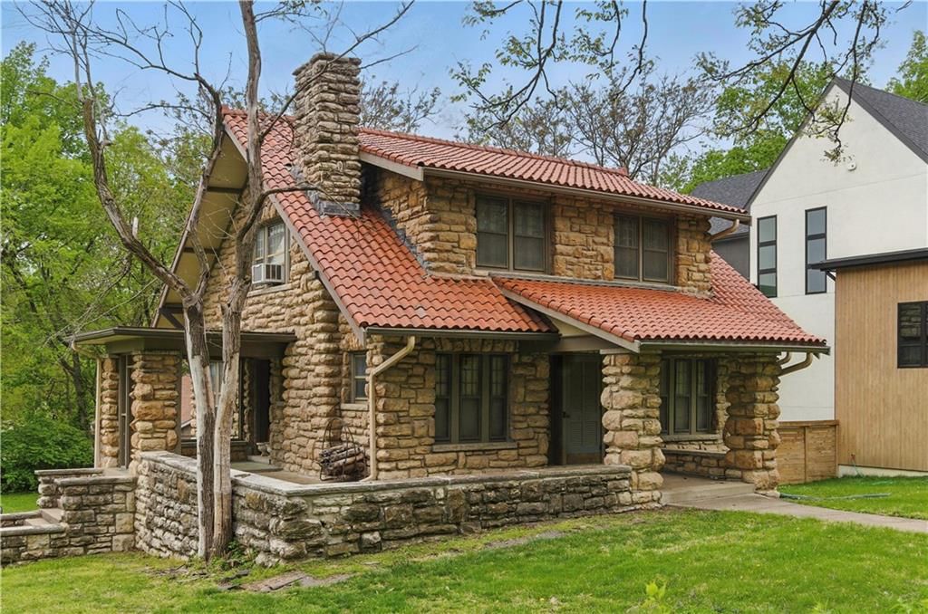 5334 Oak Street — photo 1