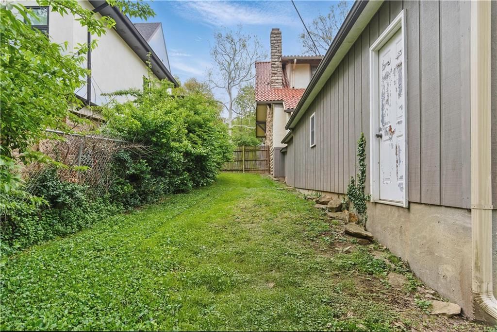 5334 Oak Street — photo 30