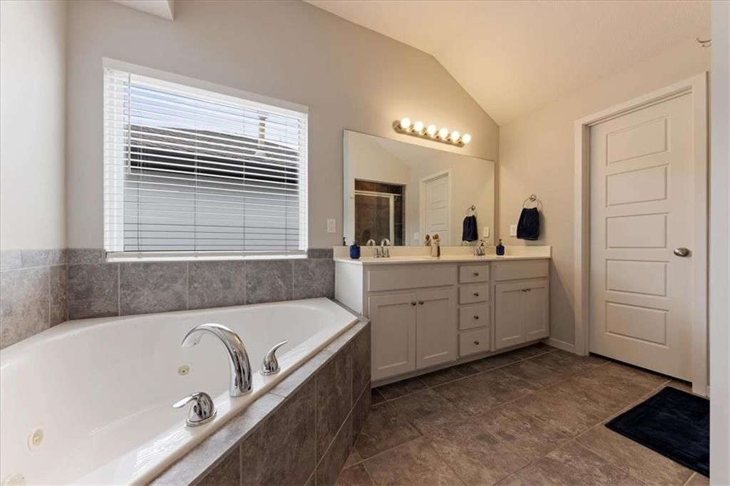 390 N Cedar Hills Street — photo 14