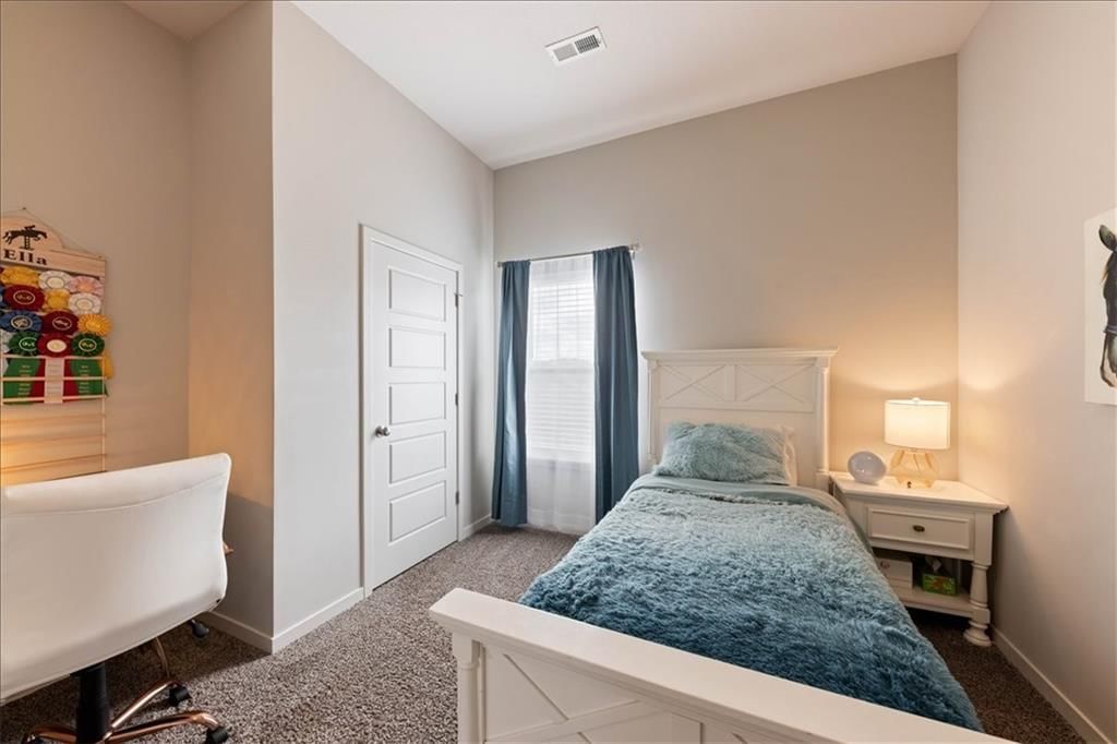 390 N Cedar Hills Street — photo 18