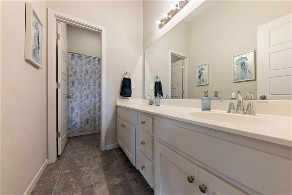 390 N Cedar Hills Street — photo 19