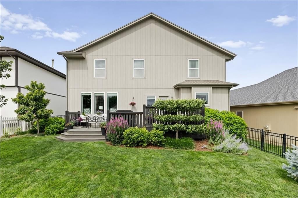 390 N Cedar Hills Street — photo 26
