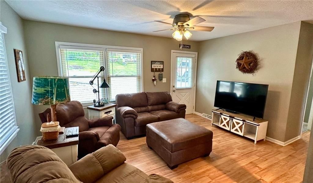 28723 Mistletoe Avenue — photo 35