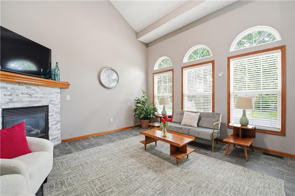 722 Saddle Peak Drive — photo 4