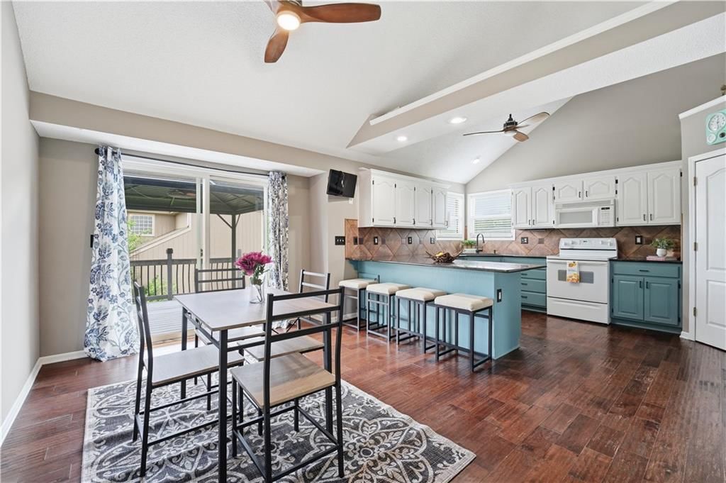 722 Saddle Peak Drive — photo 6