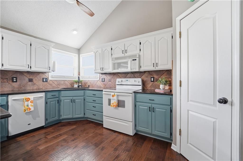 722 Saddle Peak Drive — photo 8