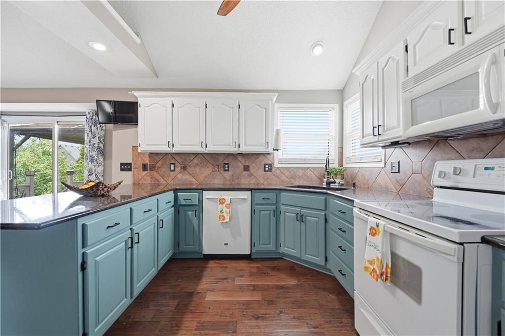722 Saddle Peak Drive — photo 9