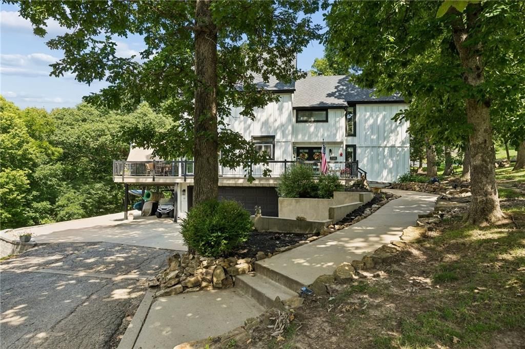 708 LAKE FOREST Drive — photo 5