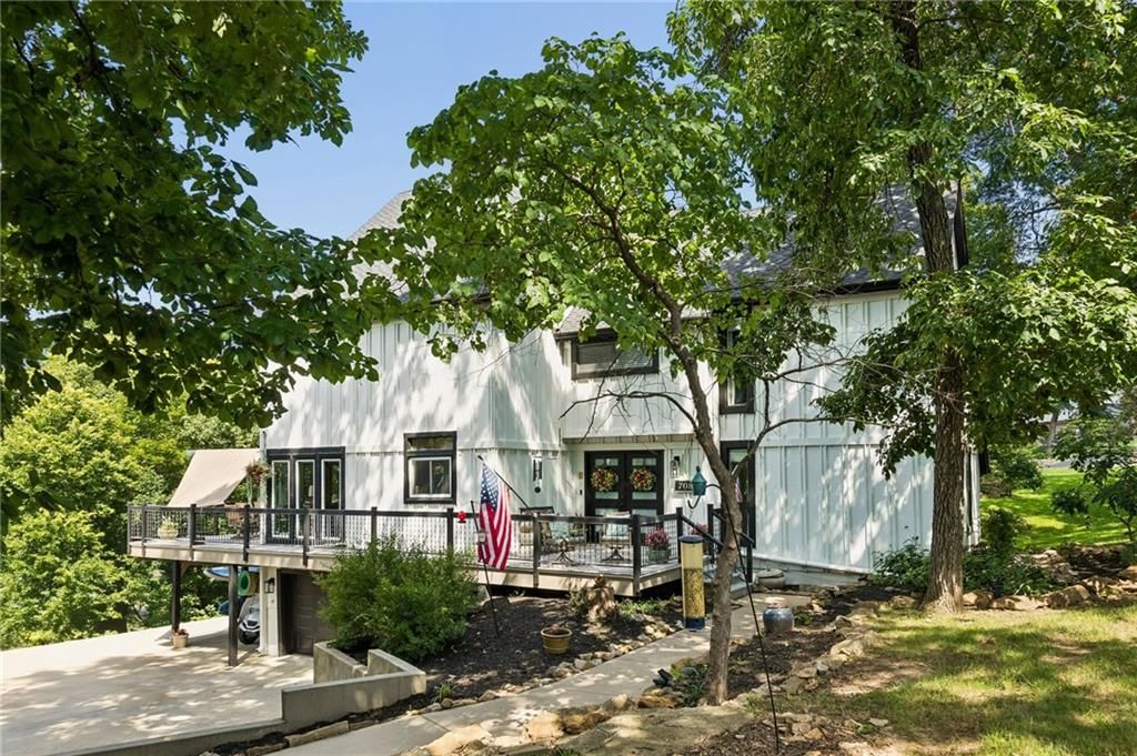 708 LAKE FOREST Drive — photo 6