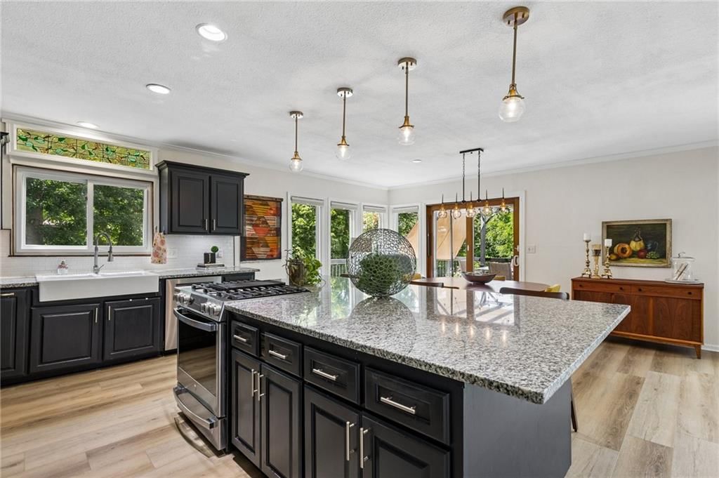 708 LAKE FOREST Drive — photo 14