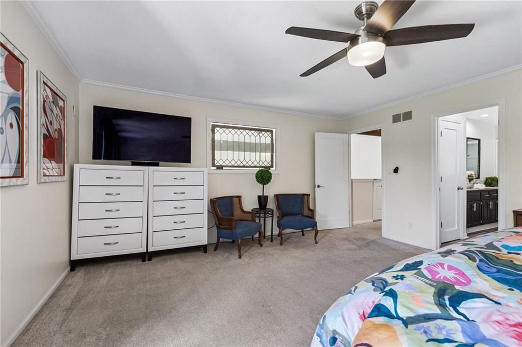 708 LAKE FOREST Drive — photo 18