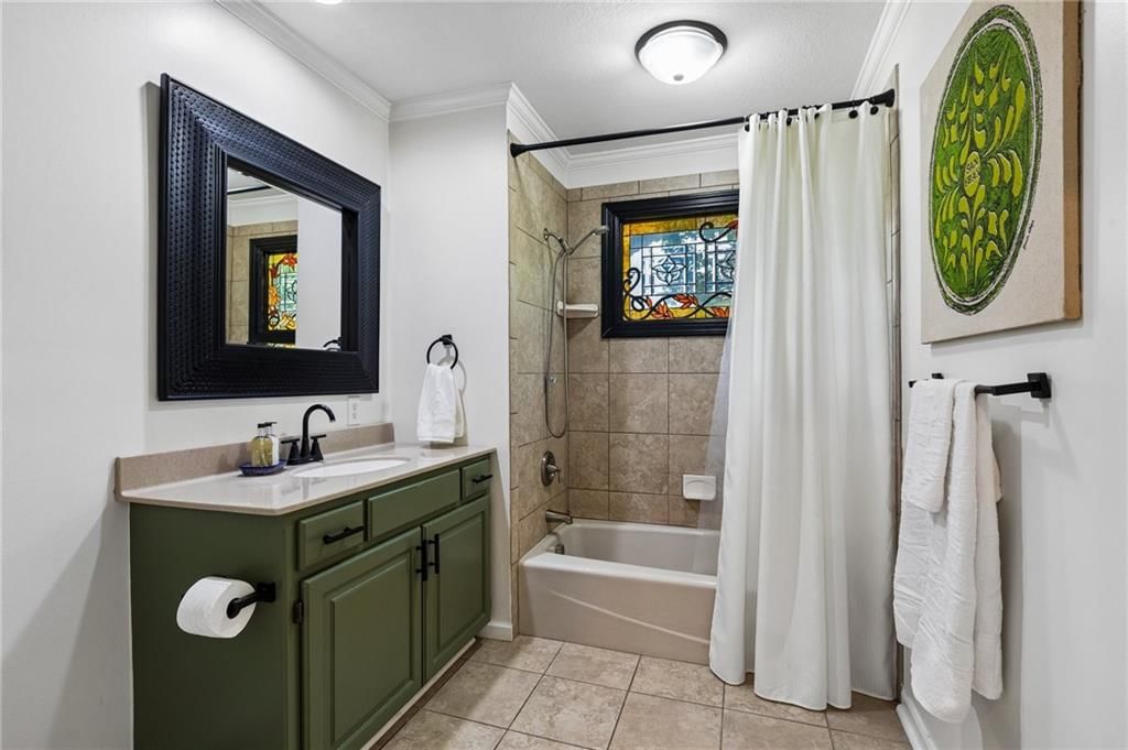 708 LAKE FOREST Drive — photo 23