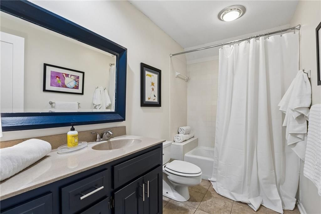 708 LAKE FOREST Drive — photo 24
