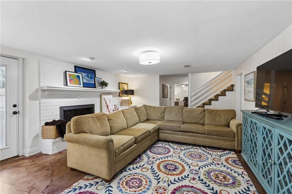 708 LAKE FOREST Drive — photo 27