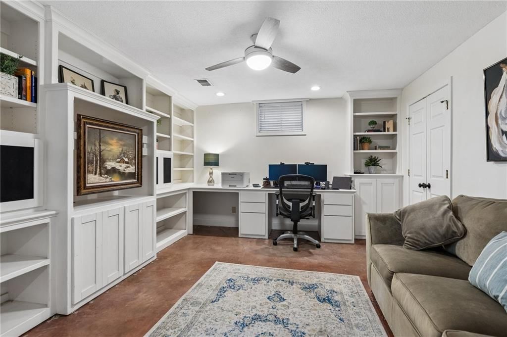 708 LAKE FOREST Drive — photo 28