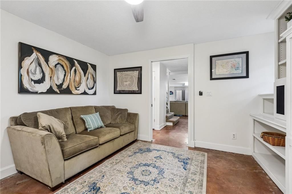 708 LAKE FOREST Drive — photo 29