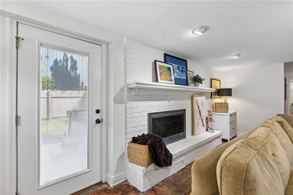 708 LAKE FOREST Drive — photo 30