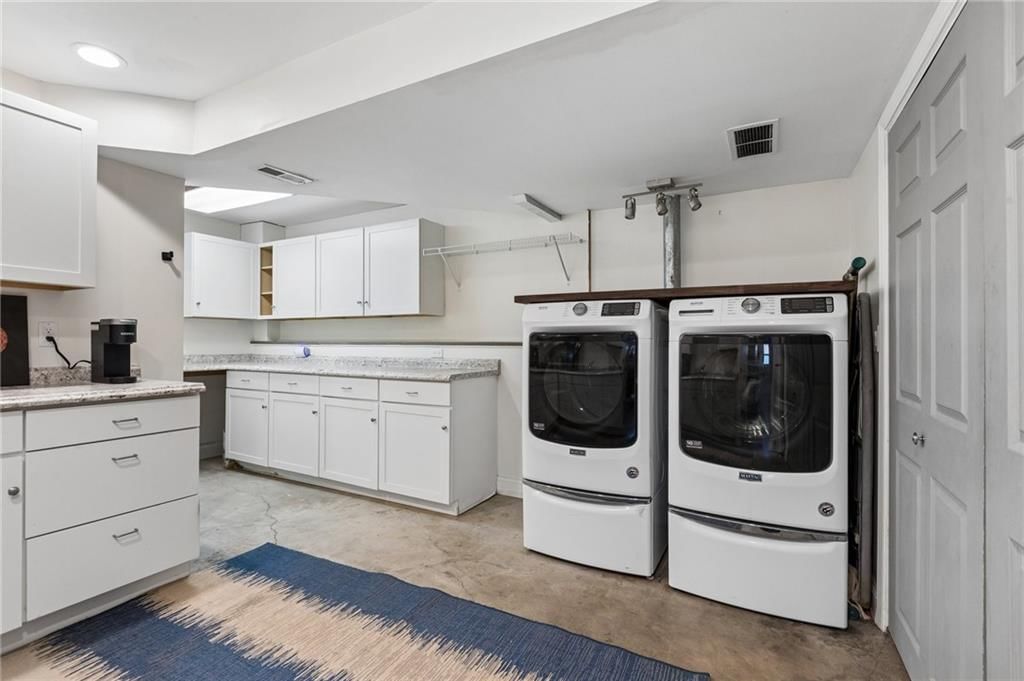 708 LAKE FOREST Drive — photo 31