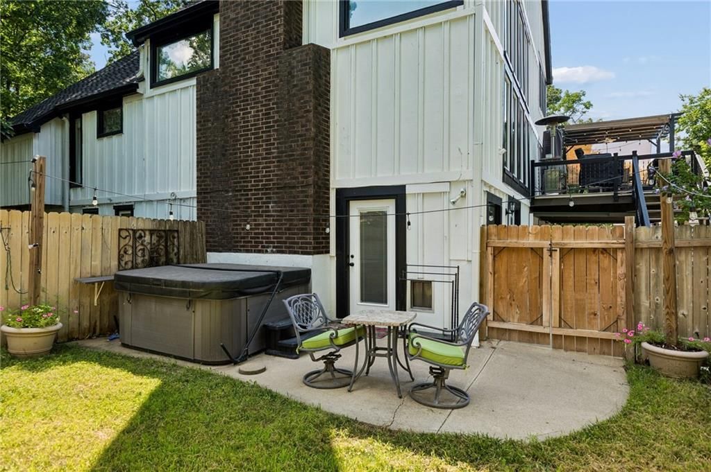 708 LAKE FOREST Drive — photo 33