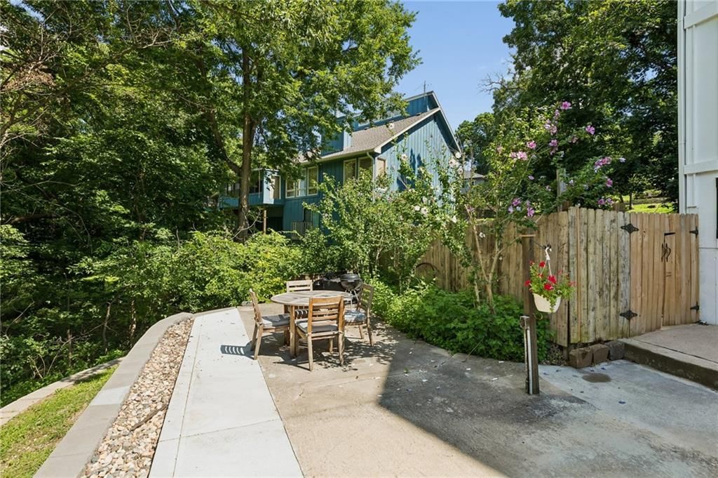 708 LAKE FOREST Drive — photo 34