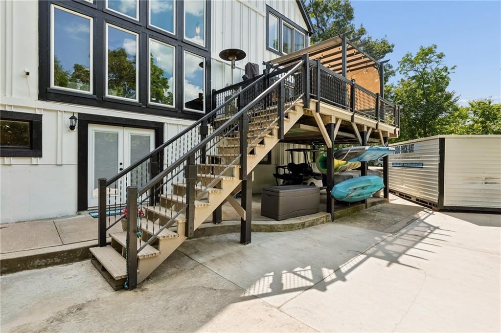 708 LAKE FOREST Drive — photo 35