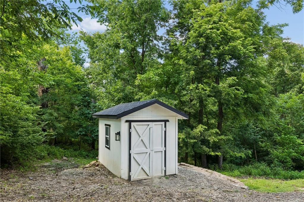 708 LAKE FOREST Drive — photo 40