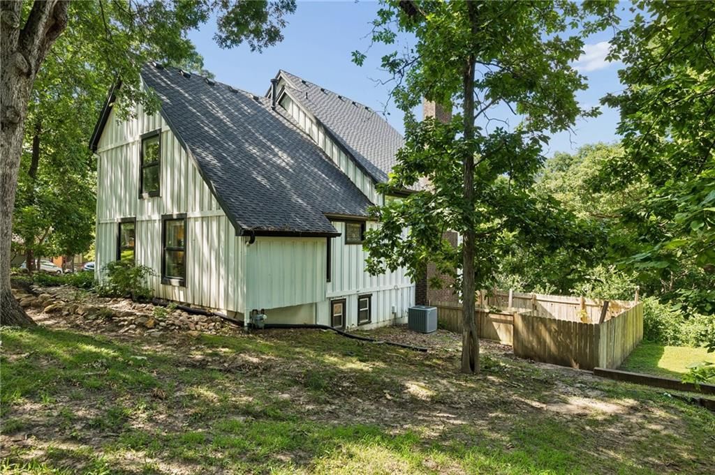 708 LAKE FOREST Drive — photo 42