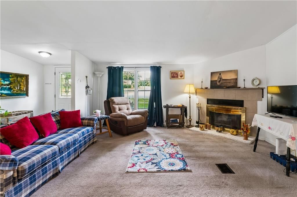 725 S Locust Street — photo 17