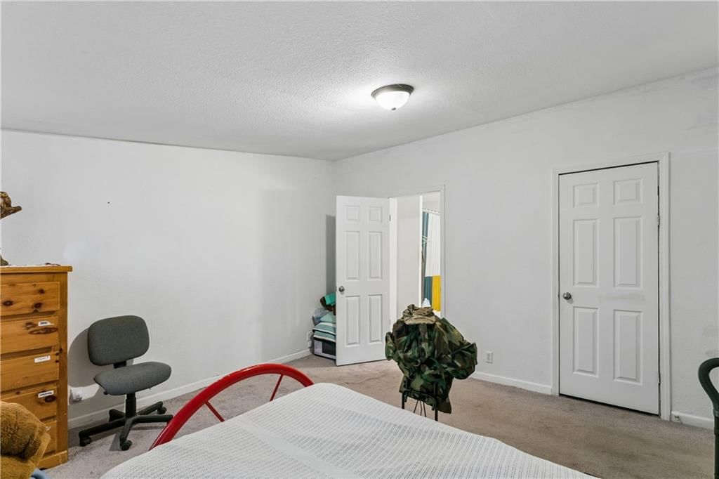 725 S Locust Street — photo 27