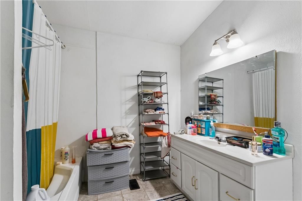 725 S Locust Street — photo 29