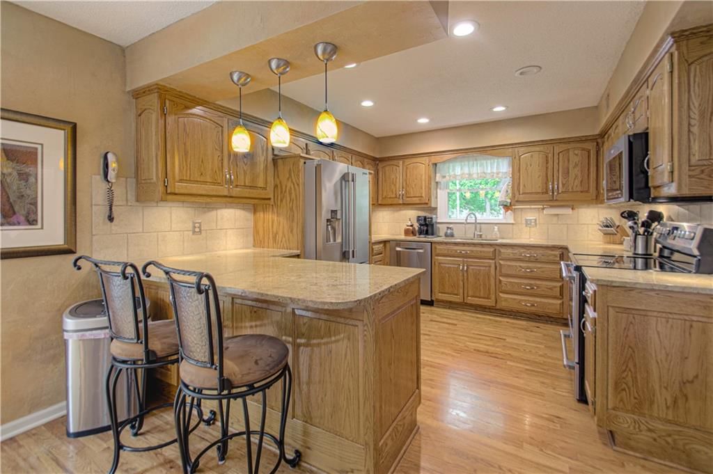1144 Camelot Drive — photo 7