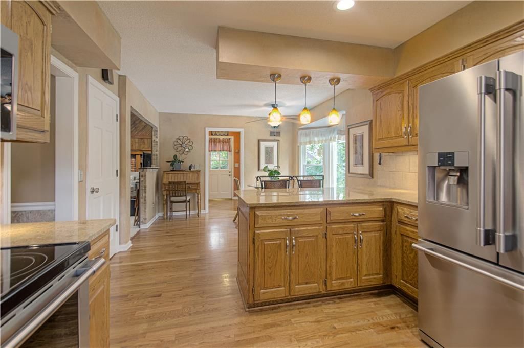 1144 Camelot Drive — photo 9