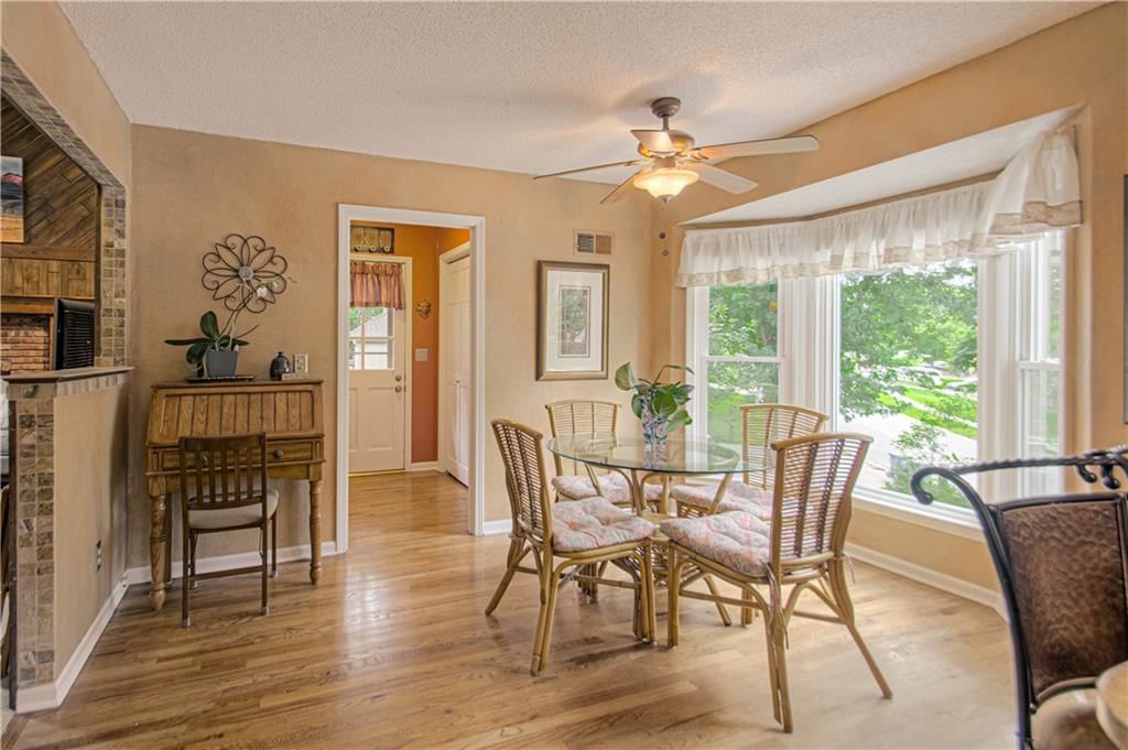 1144 Camelot Drive — photo 10