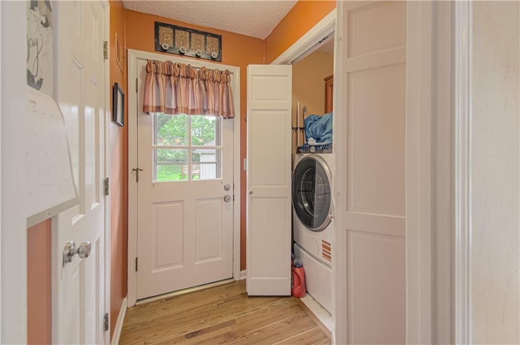 1144 Camelot Drive — photo 14