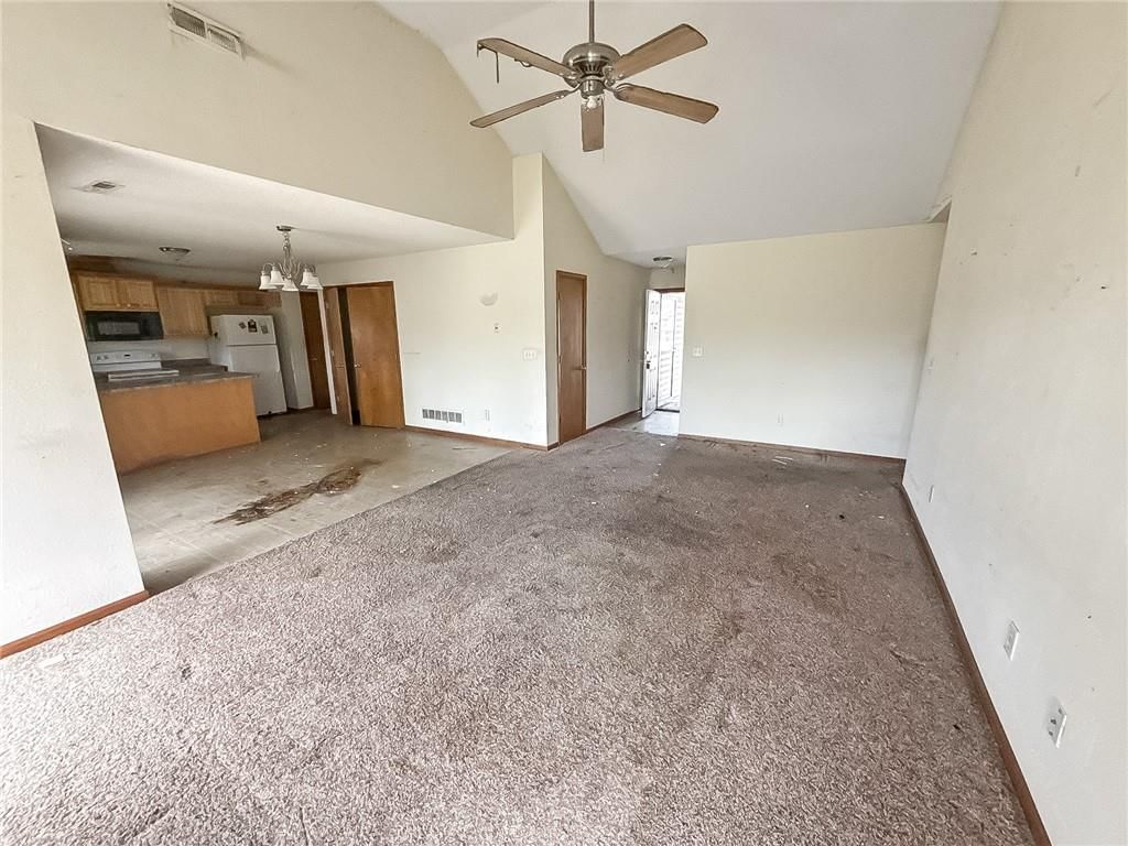 441 SW Laura Lane — photo 7