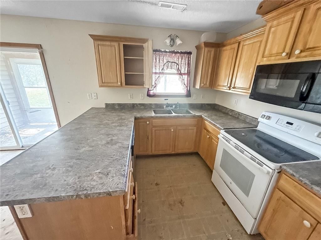 441 SW Laura Lane — photo 8