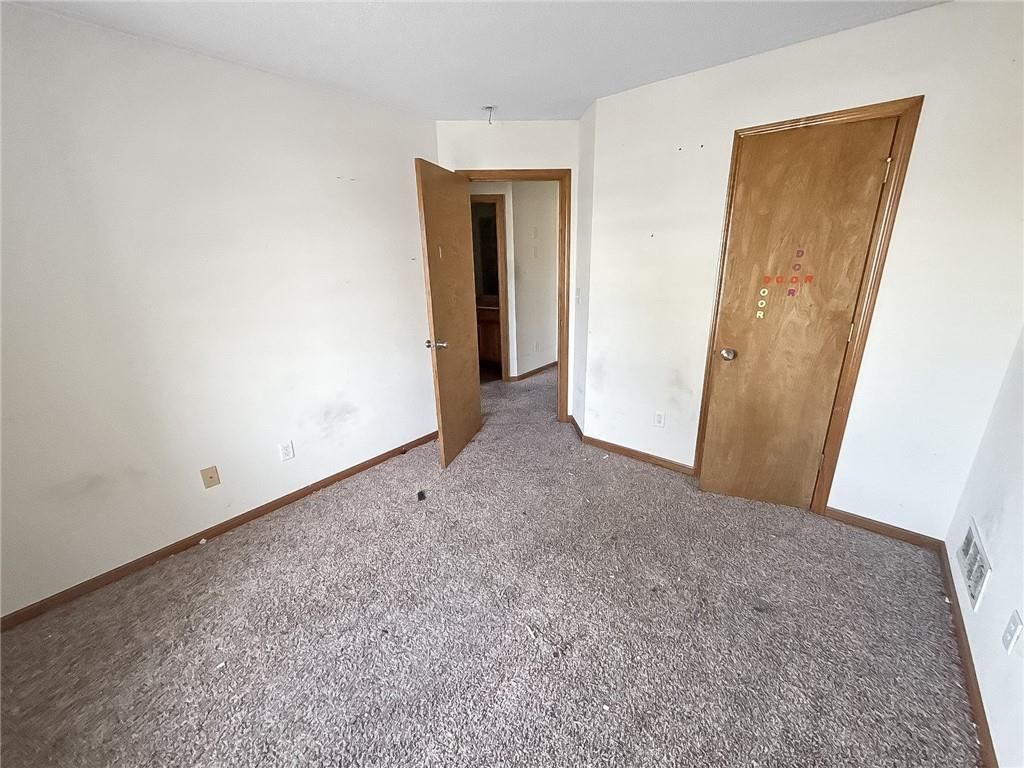 441 SW Laura Lane — photo 10