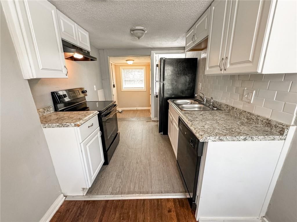 5825 Manchester Drive — photo 4