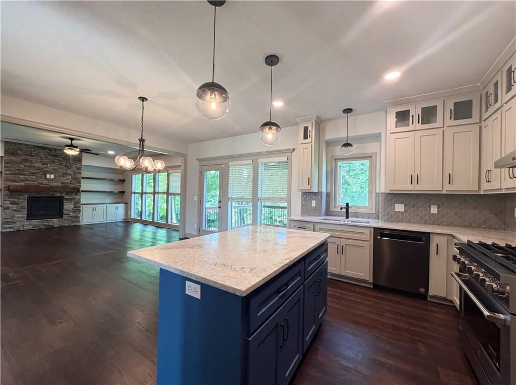 Photo 8 of 31 - 7540 N Amity Avenue, Kansas City, MO 64152