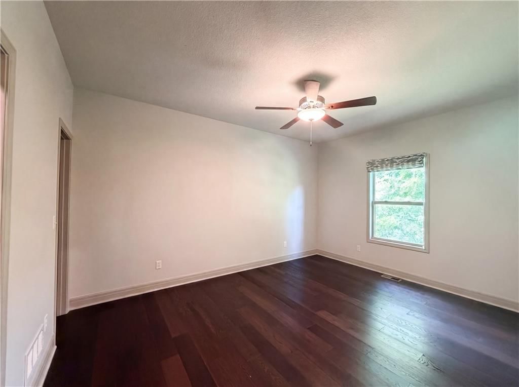 Photo 10 of 31 - 7540 N Amity Avenue, Kansas City, MO 64152