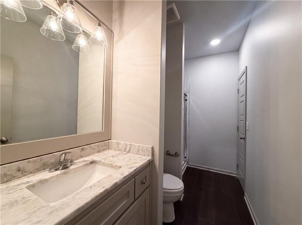 Photo 14 of 31 - 7540 N Amity Avenue, Kansas City, MO 64152