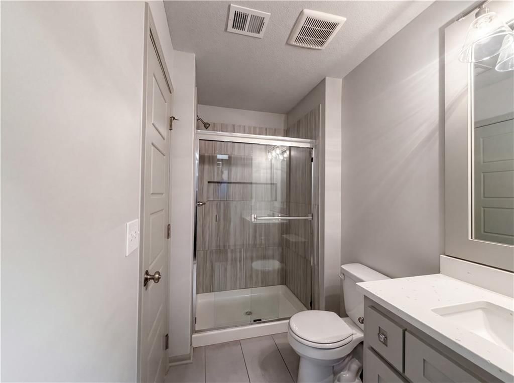 Photo 17 of 31 - 7540 N Amity Avenue, Kansas City, MO 64152