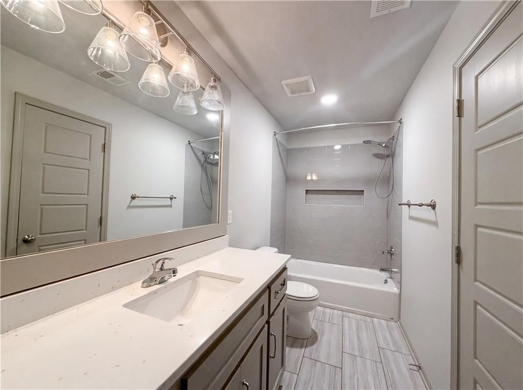 Photo 19 of 31 - 7540 N Amity Avenue, Kansas City, MO 64152