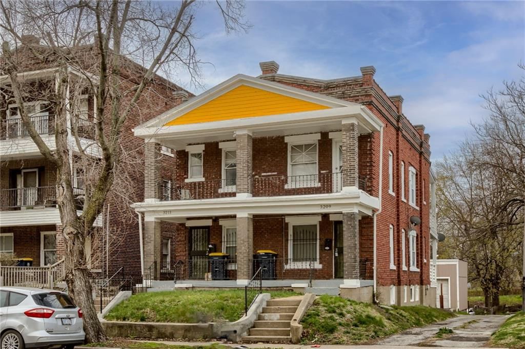 3209 St John Avenue — photo 2