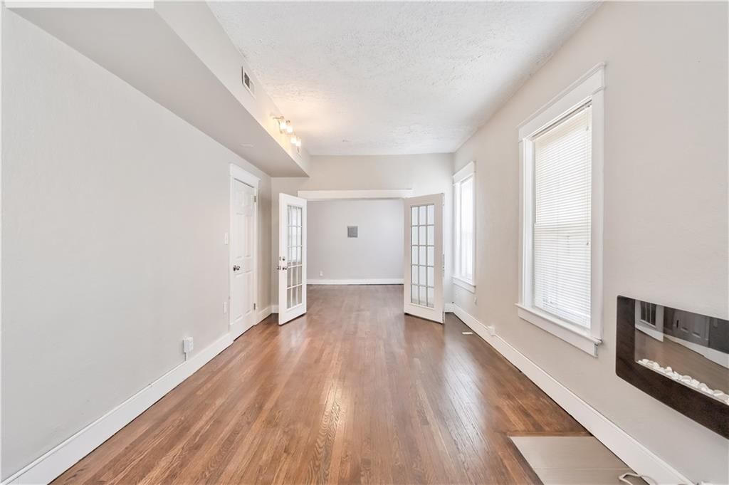 3209 St John Avenue — photo 3