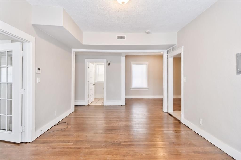 3209 St John Avenue — photo 5